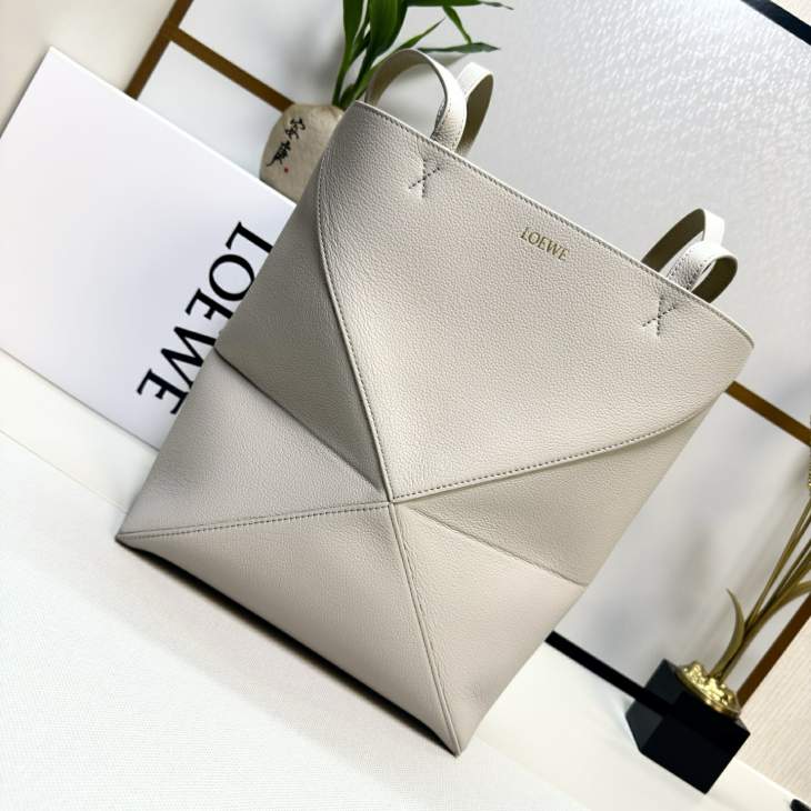Picture of Loewe Handbags _SKUfw242323804fw